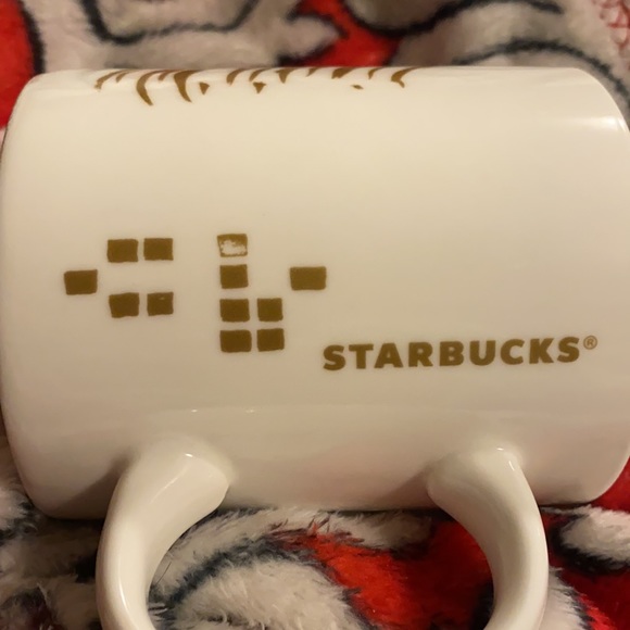 Starbucks seasonal Holiday Mug! - Picture 4 of 8
